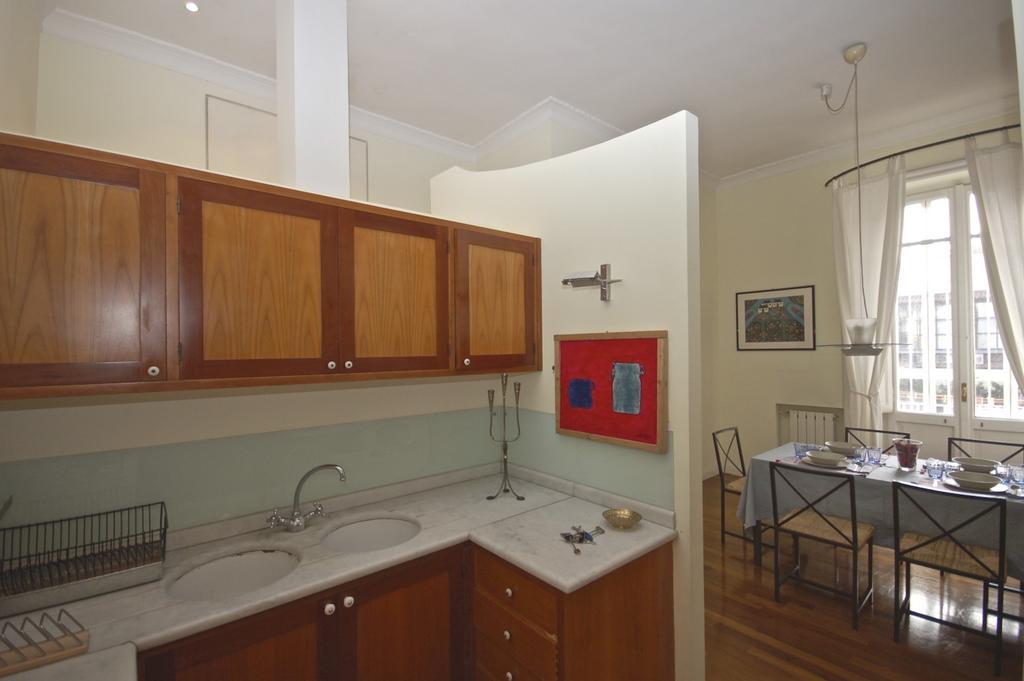 House And The City - Colosseum Apartments Рим Номер фото